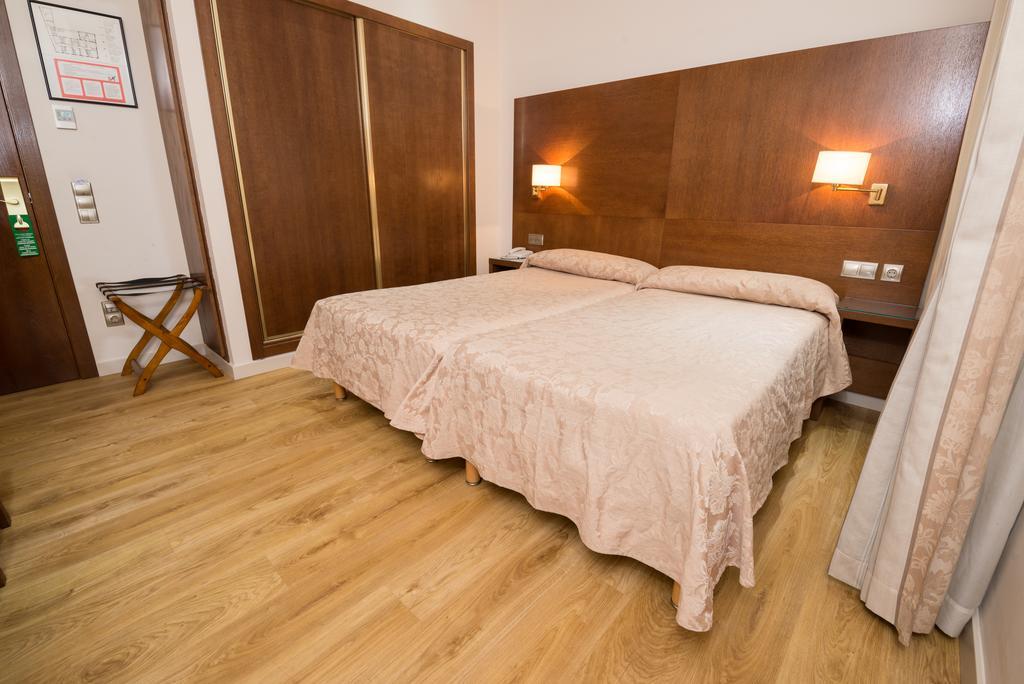 Ramon Berenguer IV Hotel Lleida Luaran gambar