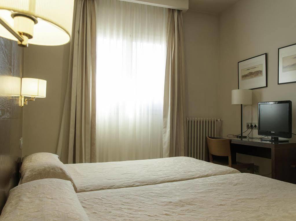 Ramon Berenguer IV Hotel Lleida Luaran gambar