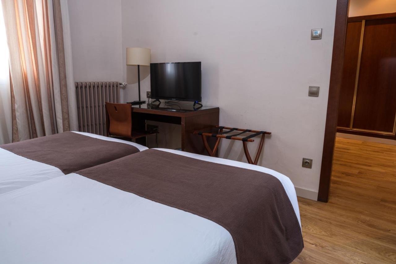 Ramon Berenguer IV Hotel Lleida Luaran gambar